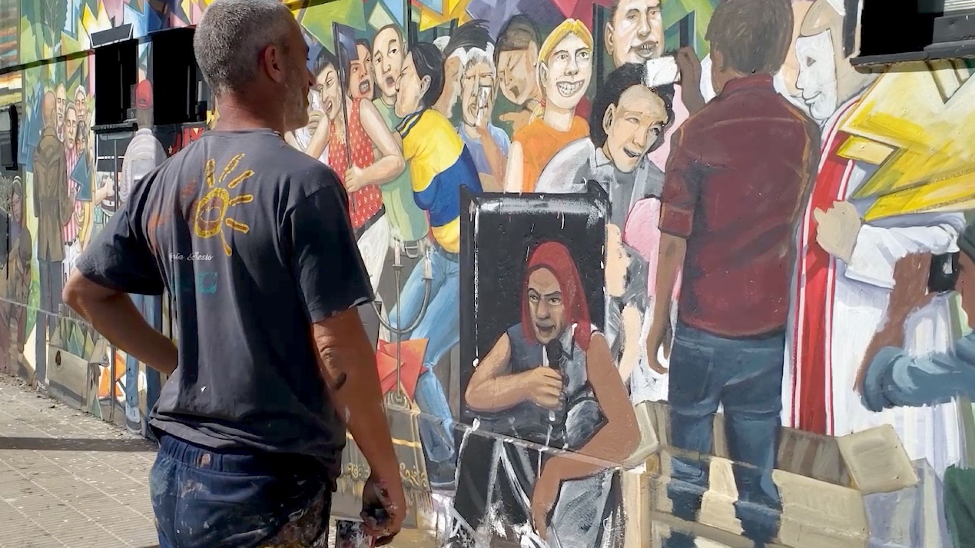 ⁣ROMAN CURA : "El muralista del pueblo"