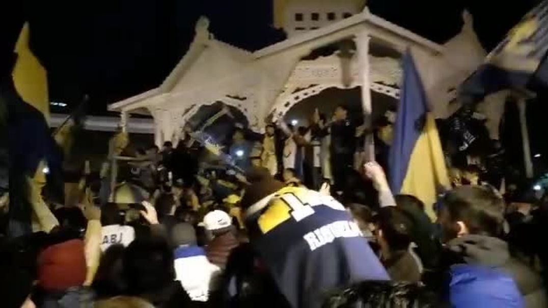 ⁣Hinchas de Boca festejan la Copa LFP en Trelew