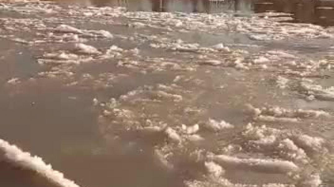 Río Chubut helado