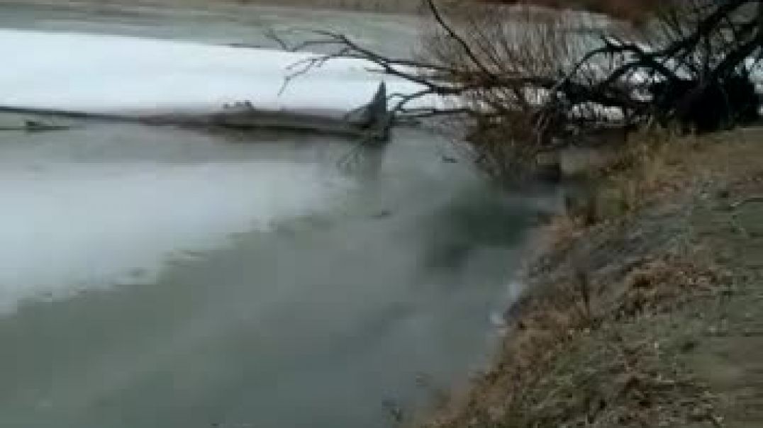 Río Chubut congelado