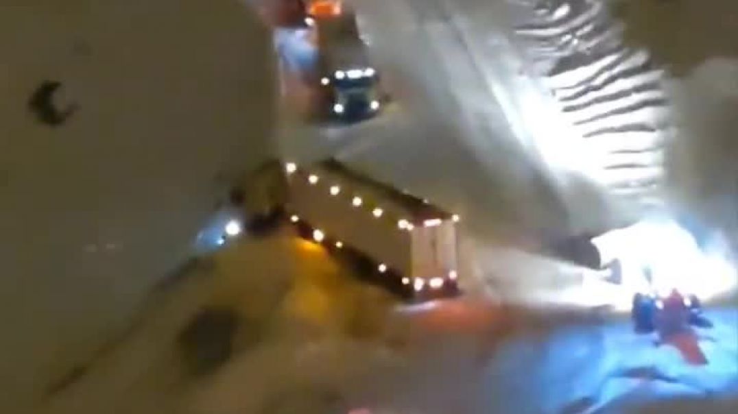 Camiones varados por temporal de nieve