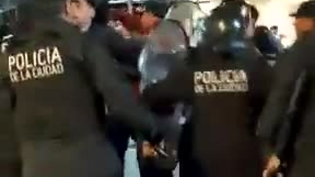 ⁣Impidieron el ingreso de Máximo Kirchner a la residencia de su madre