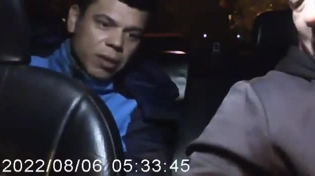⁣Un taxista grabó cuando un pasajero le robó en Rosario