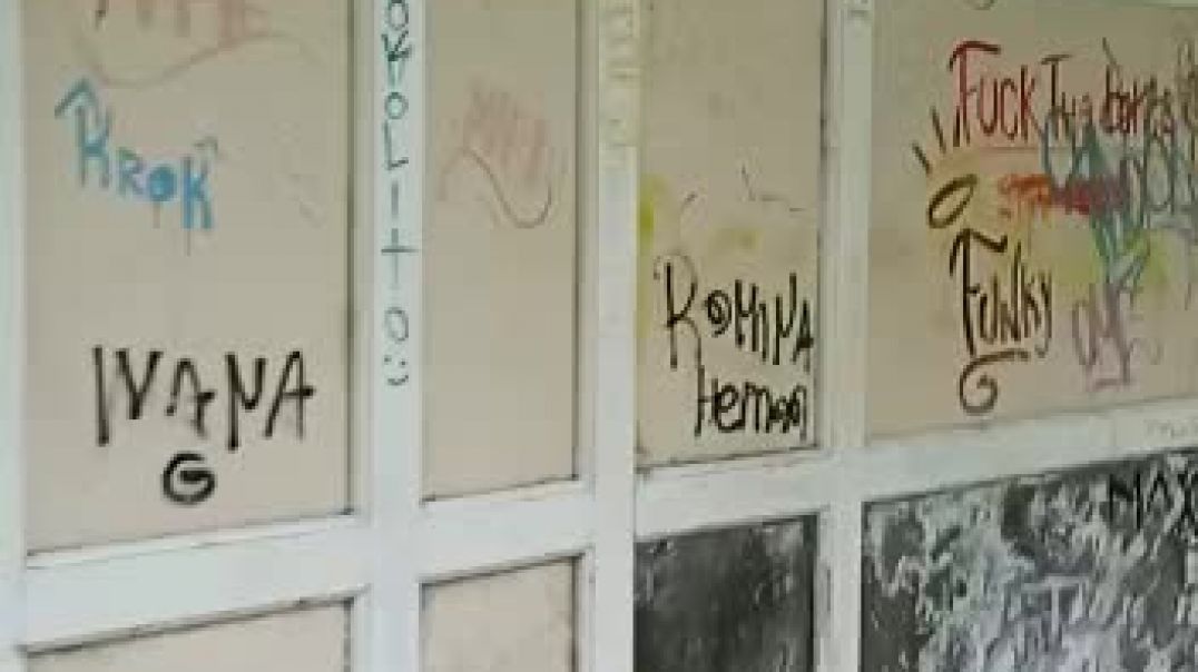 ⁣Notable deterioro y vandalismo en la Oficina de Turismo de Trelew