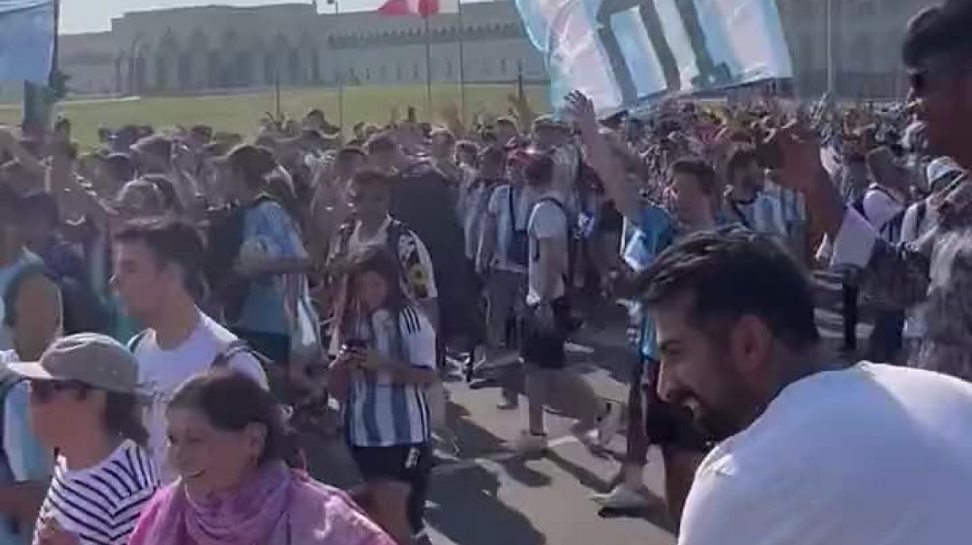 ⁣Banderazo argentino en Doha