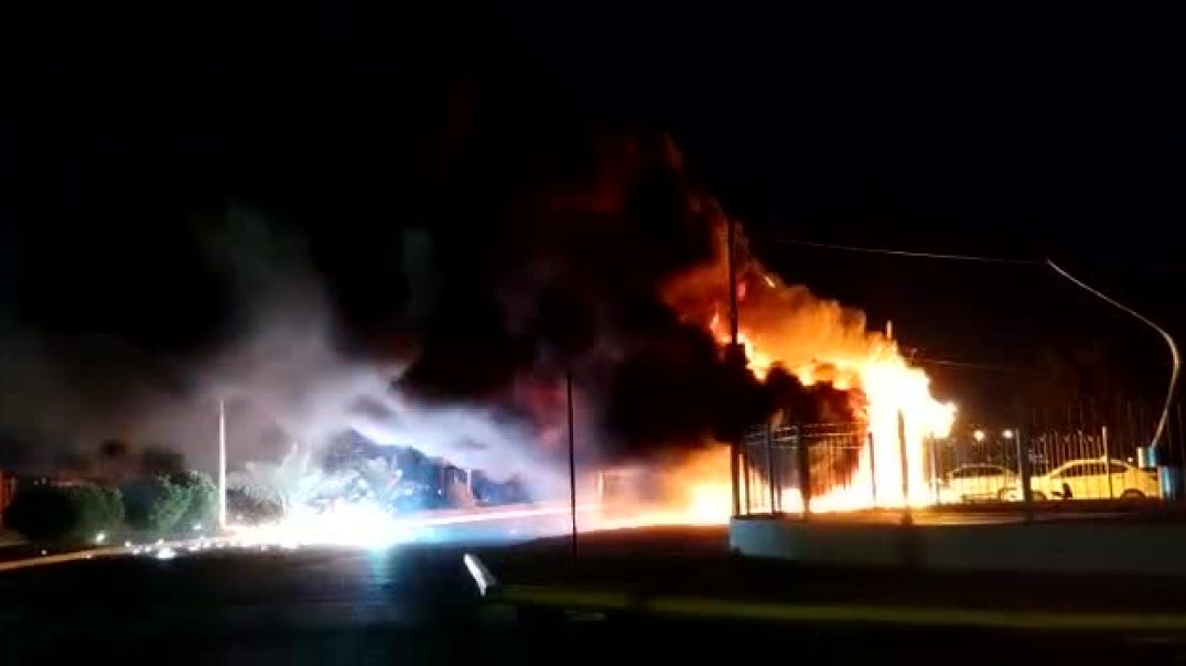 Imagenes  del incendio del Eco Punto en Puerto Madryn