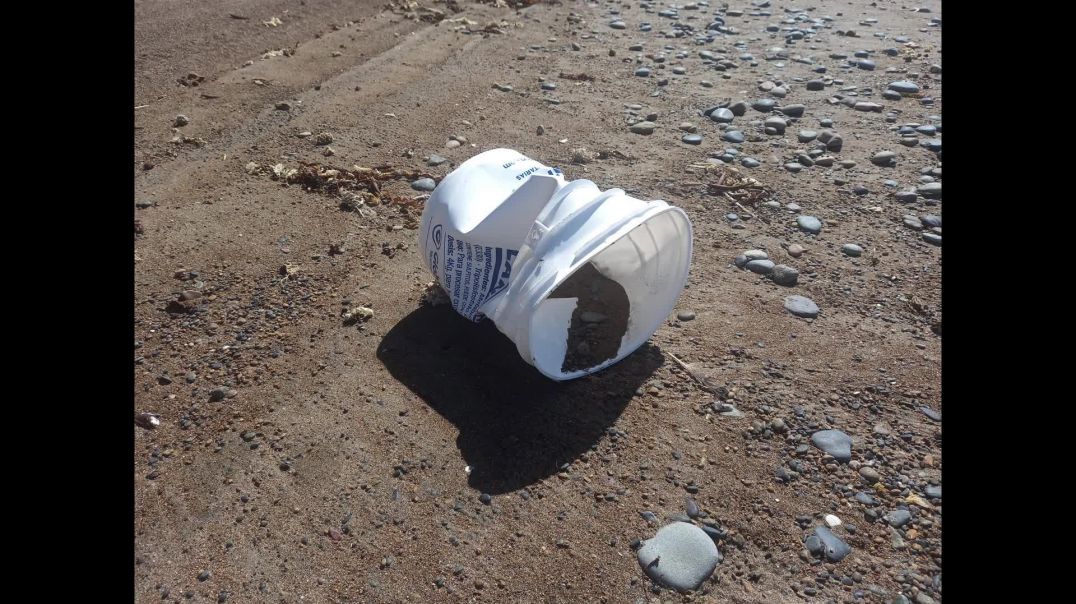 Basura en las playas de Chubut: vecino de Rawson mostró la "mugre" en "El Sombrerito&