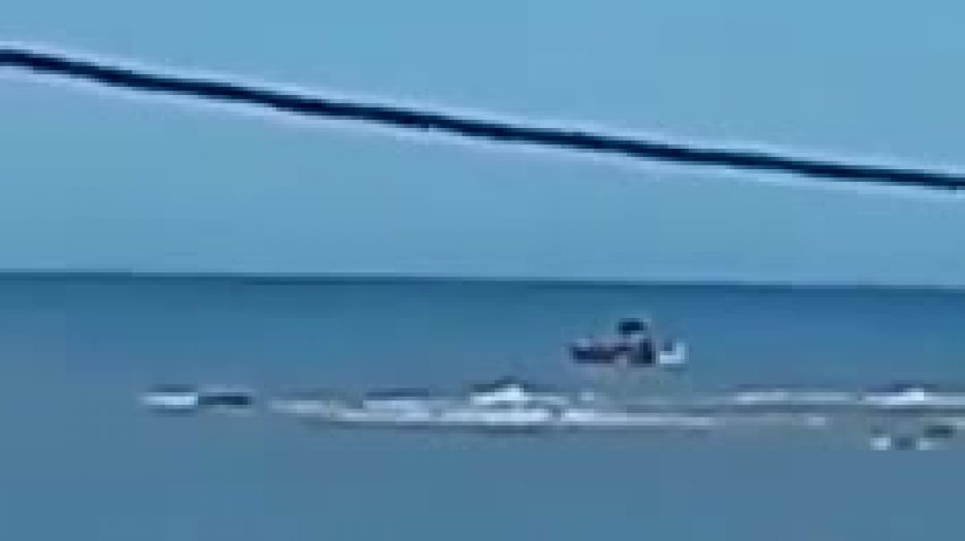 ⁣Desencallaron el barco en Playa Cangrejales
