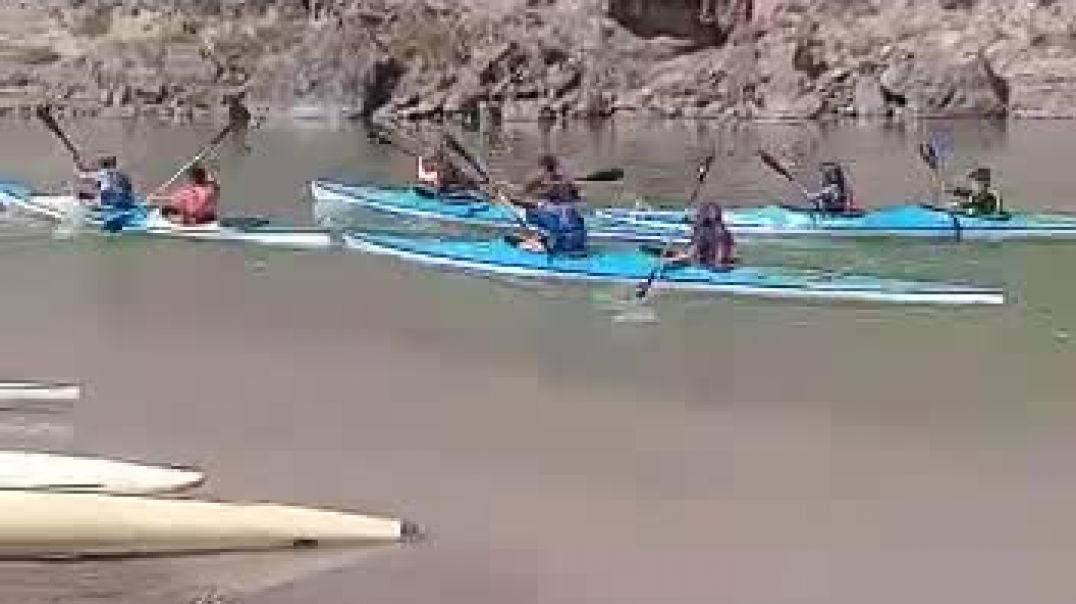 ⁣Canotaje en el Río Chubut