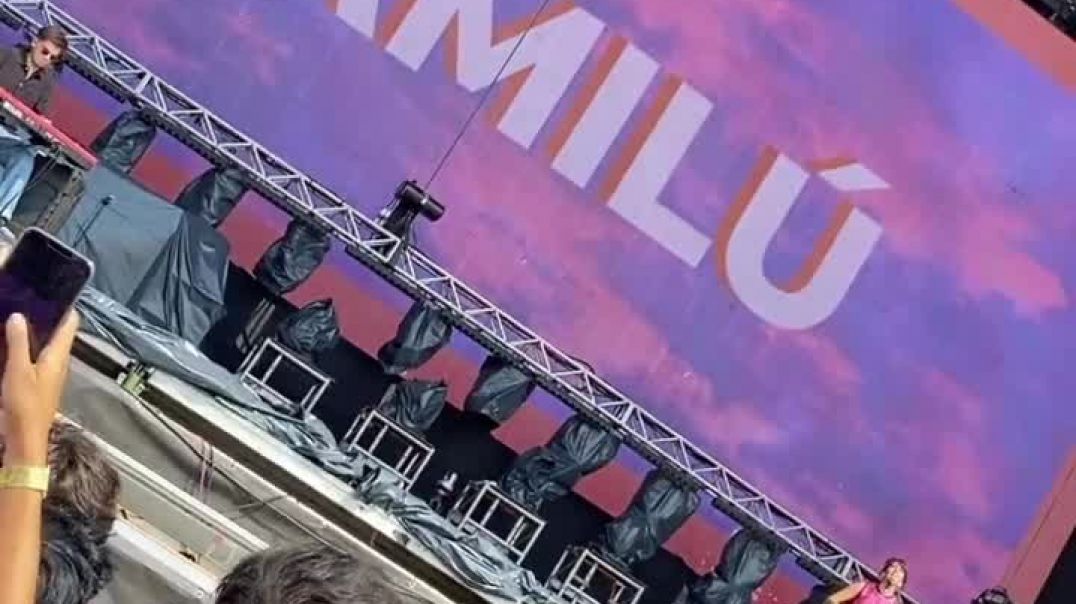 ⁣Camilú hizo su debut en el Lollapalooza