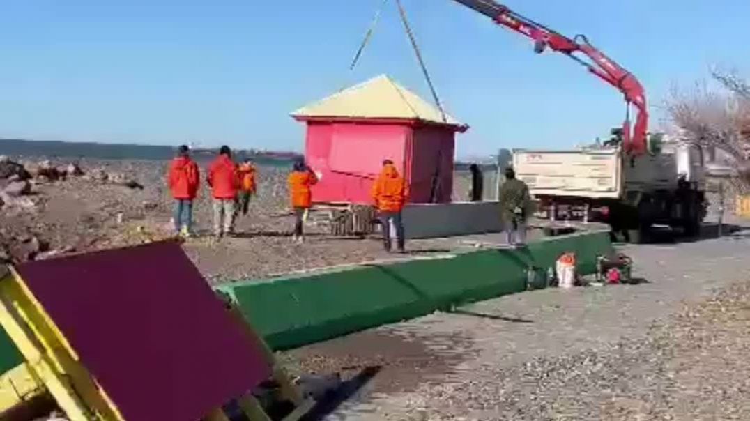 ⁣Reubicaron la caseta de guardavidas tras la marejada en Playa Unión