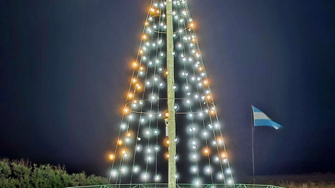 Vecinos de Playa Magagna iluminaron el árbol de navidad