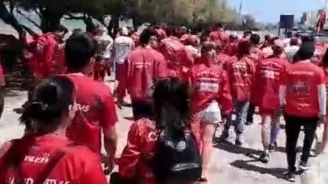 ⁣Los Guardavidas marchan por el acuerdo salarial