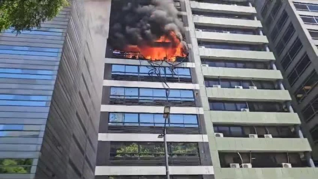 ⁣Explosión e incendio al lado de la Secretaría de Trabajo