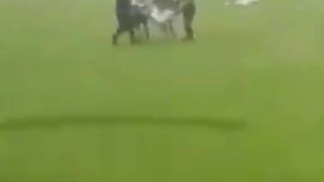 ⁣Un rayo mató a un futbolista en pleno partido en Brasil