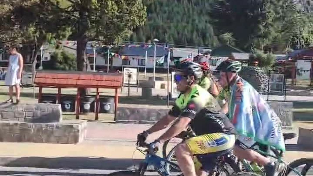 ⁣Grupo de Ciclistas de Comodoro recorren el circuito Argentina con Chile y disfrutaron su estadía en 