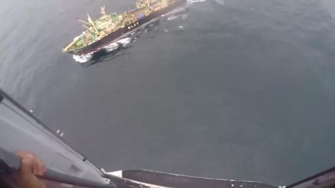 ⁣Prefectura evacuó de urgencia a un tripulante enfermo de un barco pesquero -cv