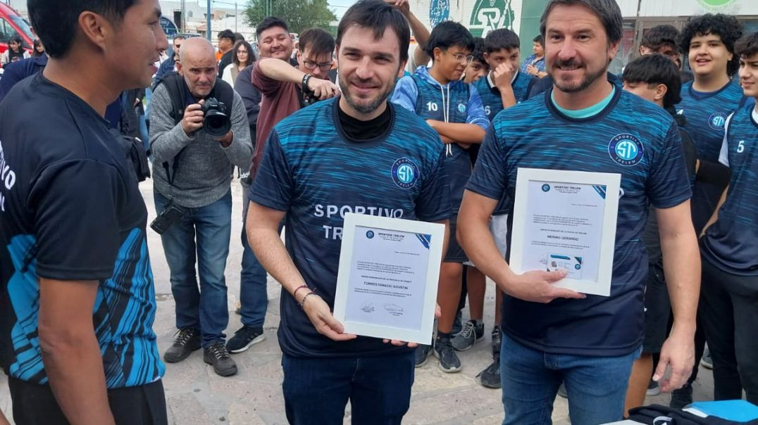 Torres y Merino fueron nombrados socios honoríficos del Club Sportivo Trelew