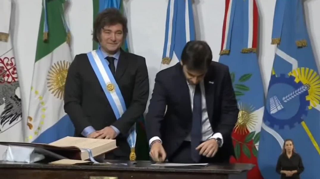 Torres firmó el Pacto de Mayo de Milei